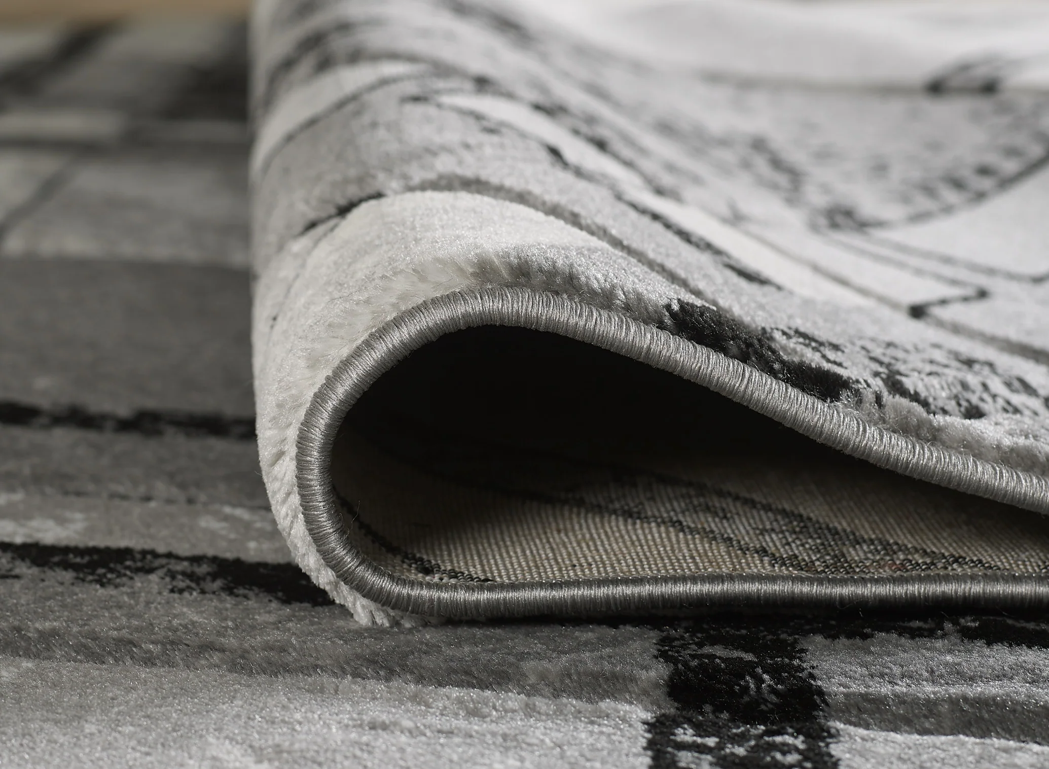 Accra Grey Black Rug - 160cm x 220cm - Image 4