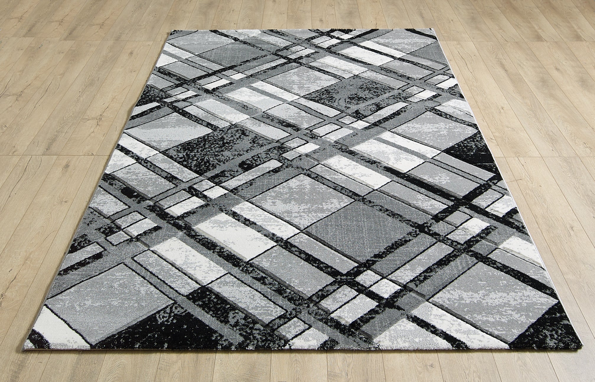 Accra Grey Black Rug - 160cm x 220cm - Image 5