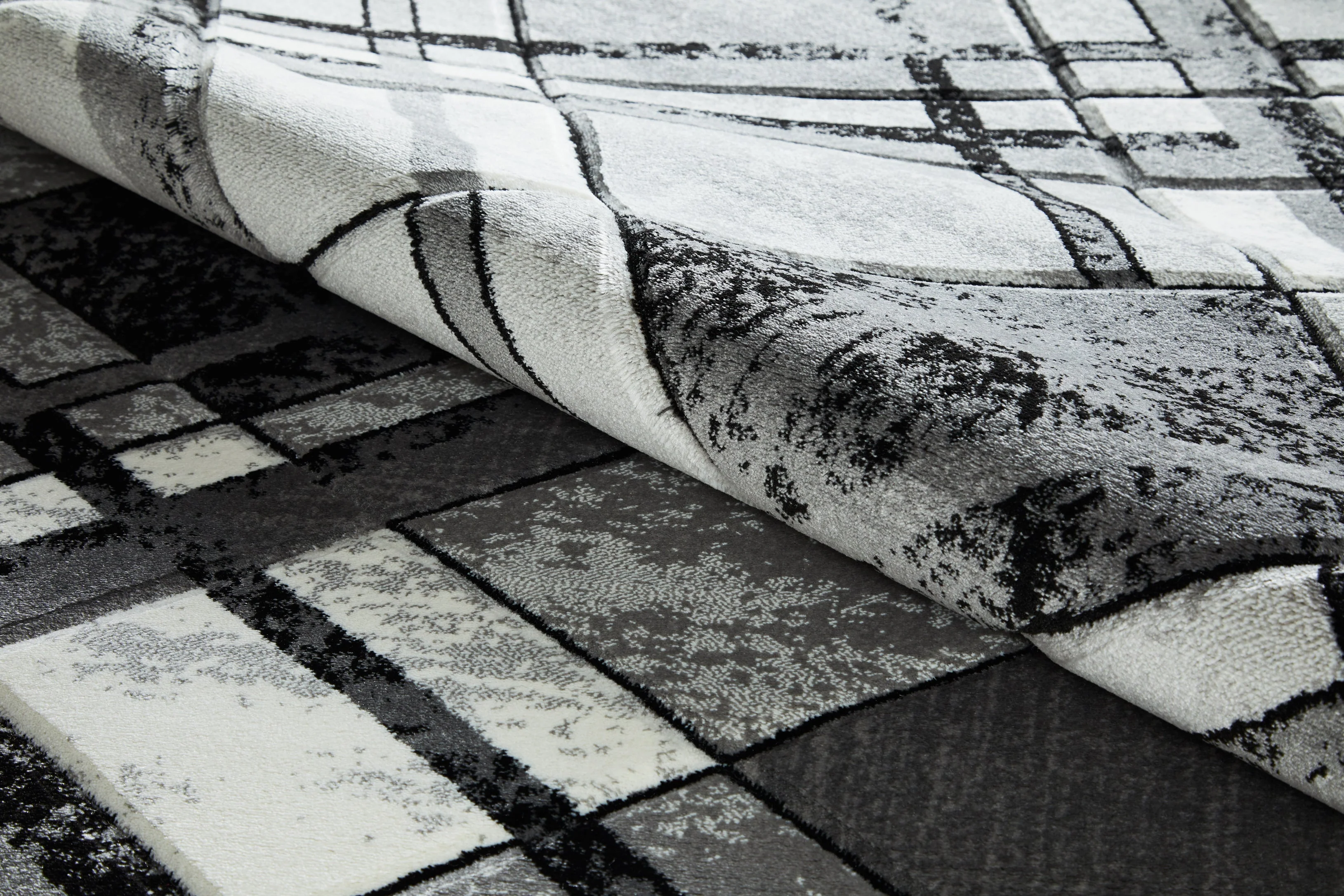 Accra Grey Black Rug - 120cm x 170cm - Image 3