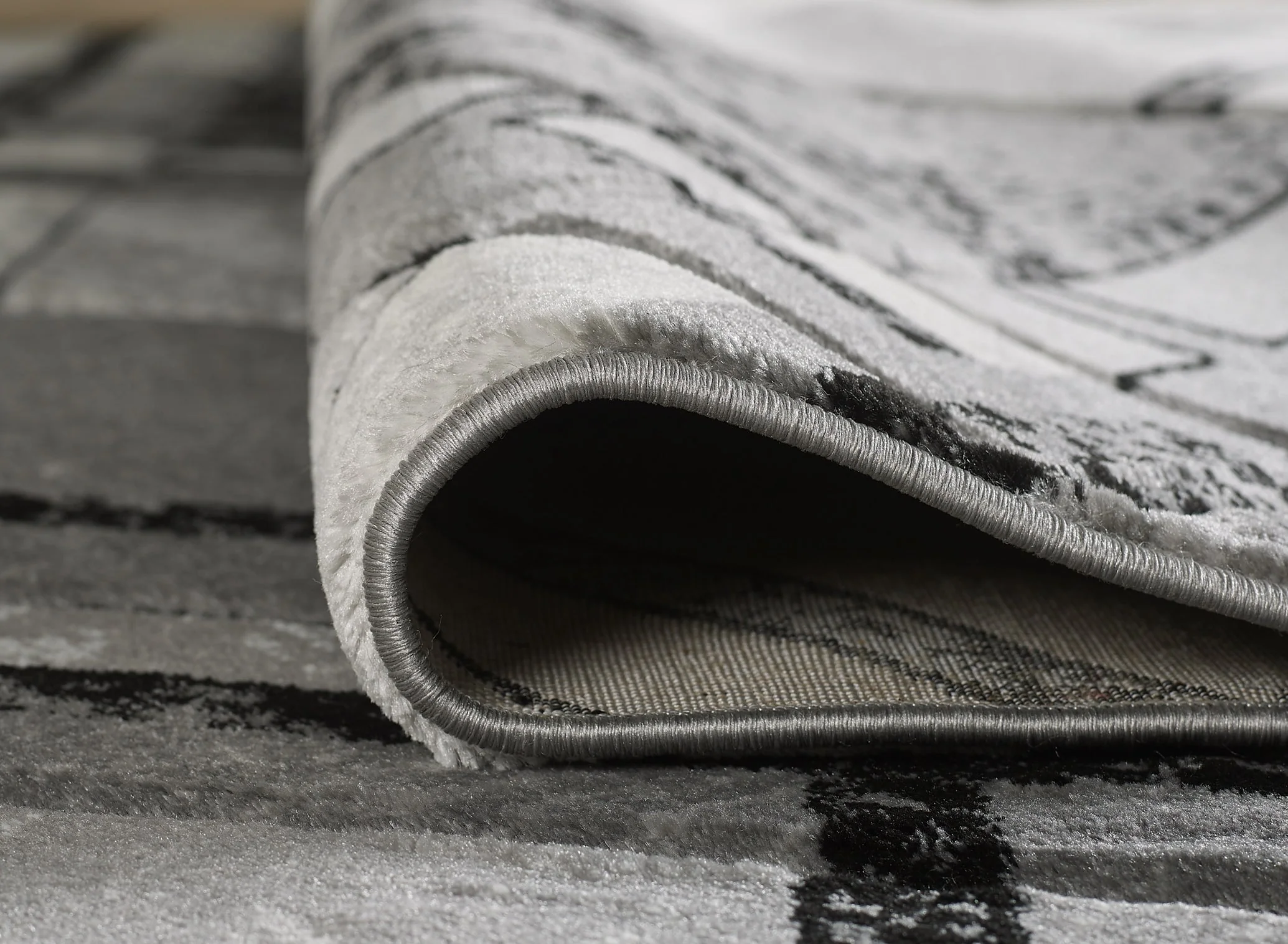 Accra Grey Black Rug - 120cm x 170cm - Image 4