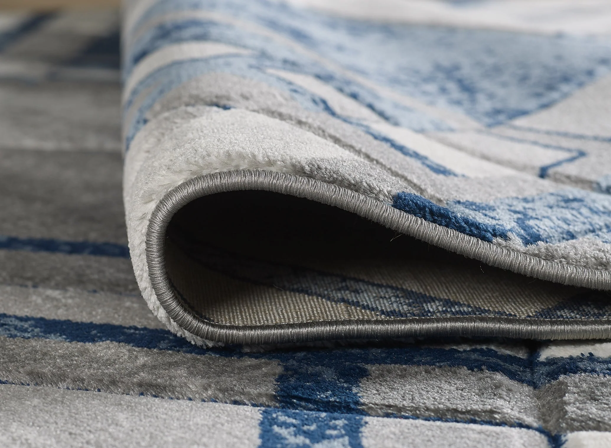 Accra Grey Navy Rug - 120cm x 170cm - Image 3