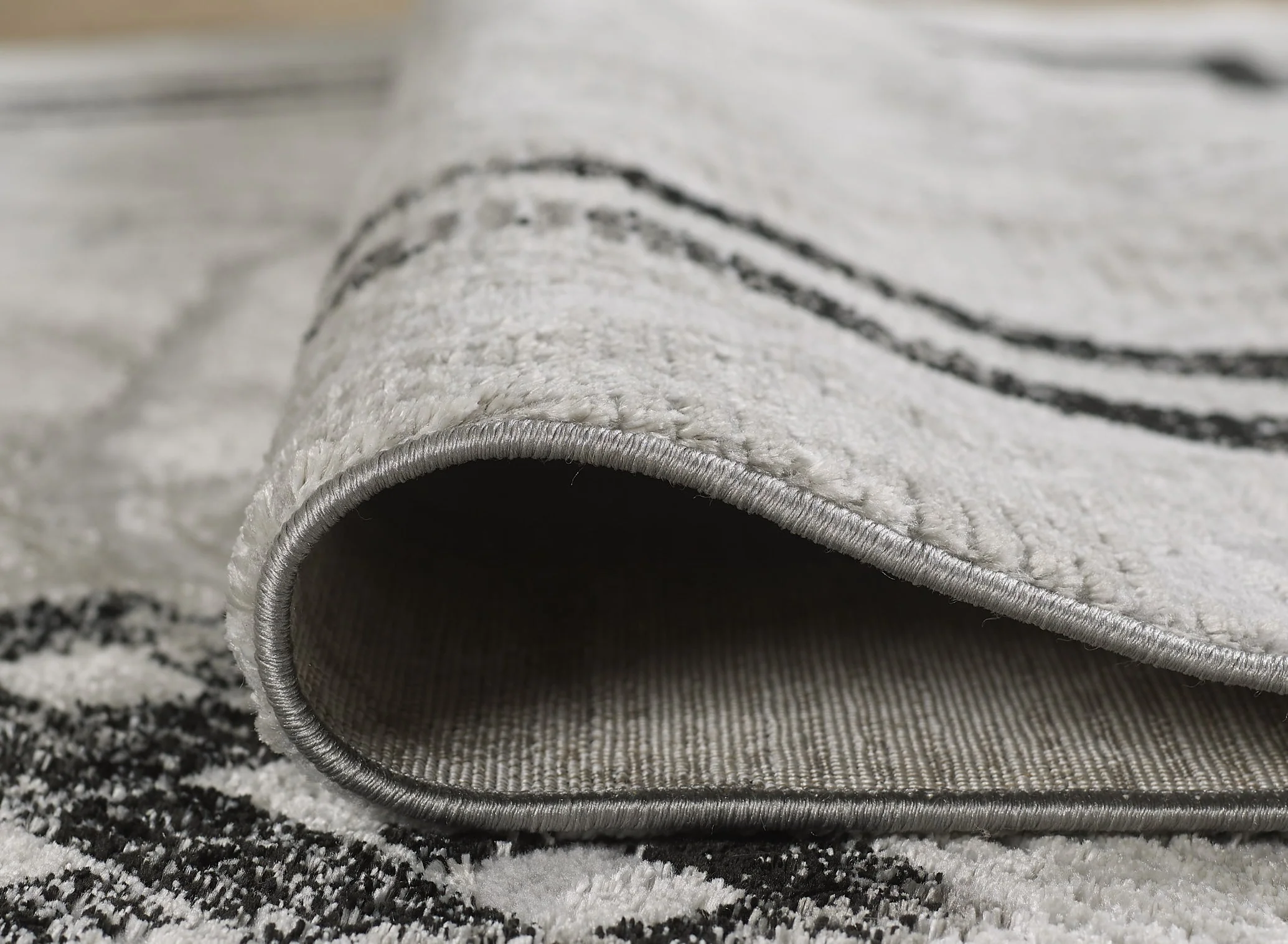 Alisa Grey Black Rug - 160cm x 220cm - Image 3