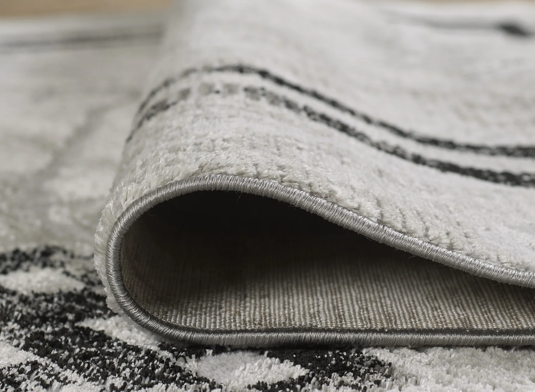 Alisa Grey Black Rug - 120cm x 170cm - Image 3
